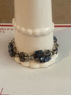 Vintage Barclay costume jewelry bracelet Blue Crystal Accent Silver Link Jewelry